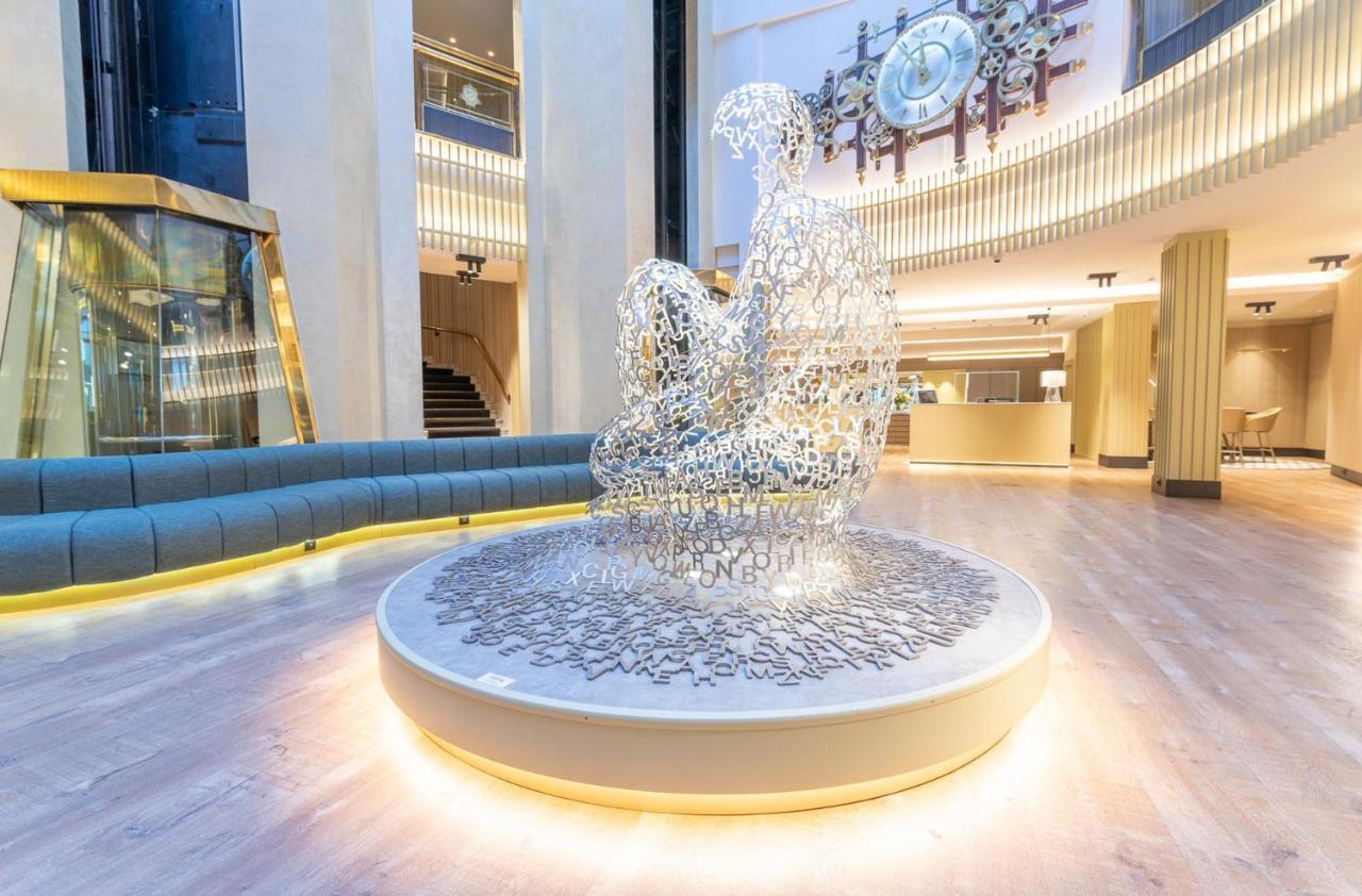Grand Plaza Hotel & Wellness Ανδόρρα λα Βέγια Εξωτερικό φωτογραφία Fountain in the lobby of the hotel