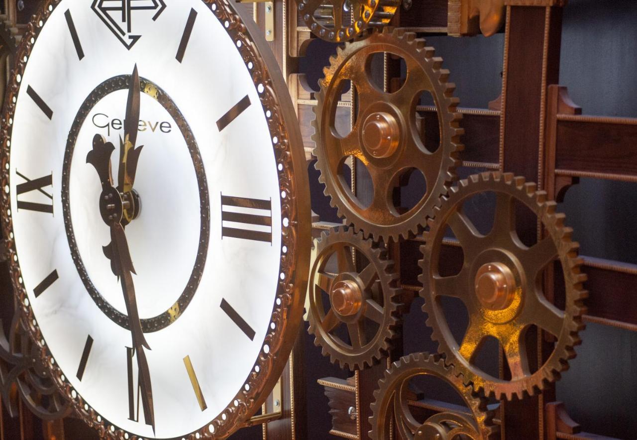 Grand Plaza Hotel & Wellness Ανδόρρα λα Βέγια Εξωτερικό φωτογραφία The clockwork of the tower