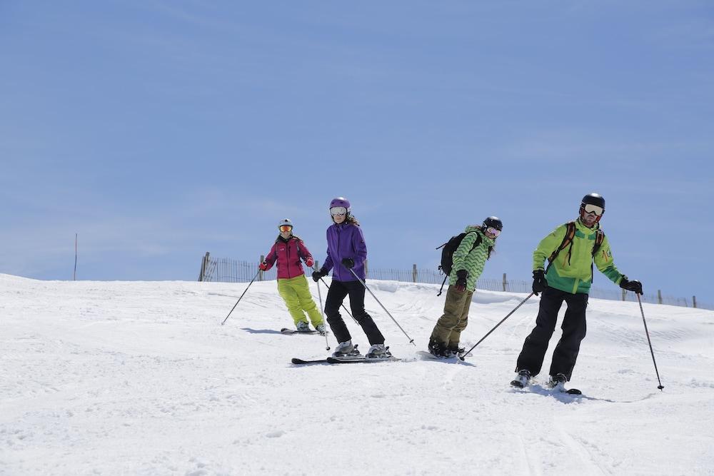 Grand Plaza Hotel & Wellness Ανδόρρα λα Βέγια Εξωτερικό φωτογραφία Cross-country skiers at the 2010 Olympics