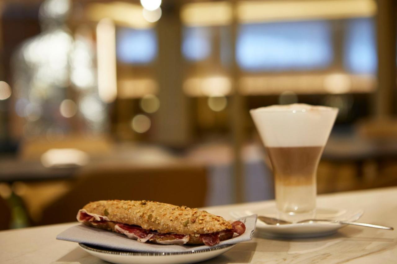 Grand Plaza Hotel & Wellness Ανδόρρα λα Βέγια Εξωτερικό φωτογραφία A typical Italian cappuccino