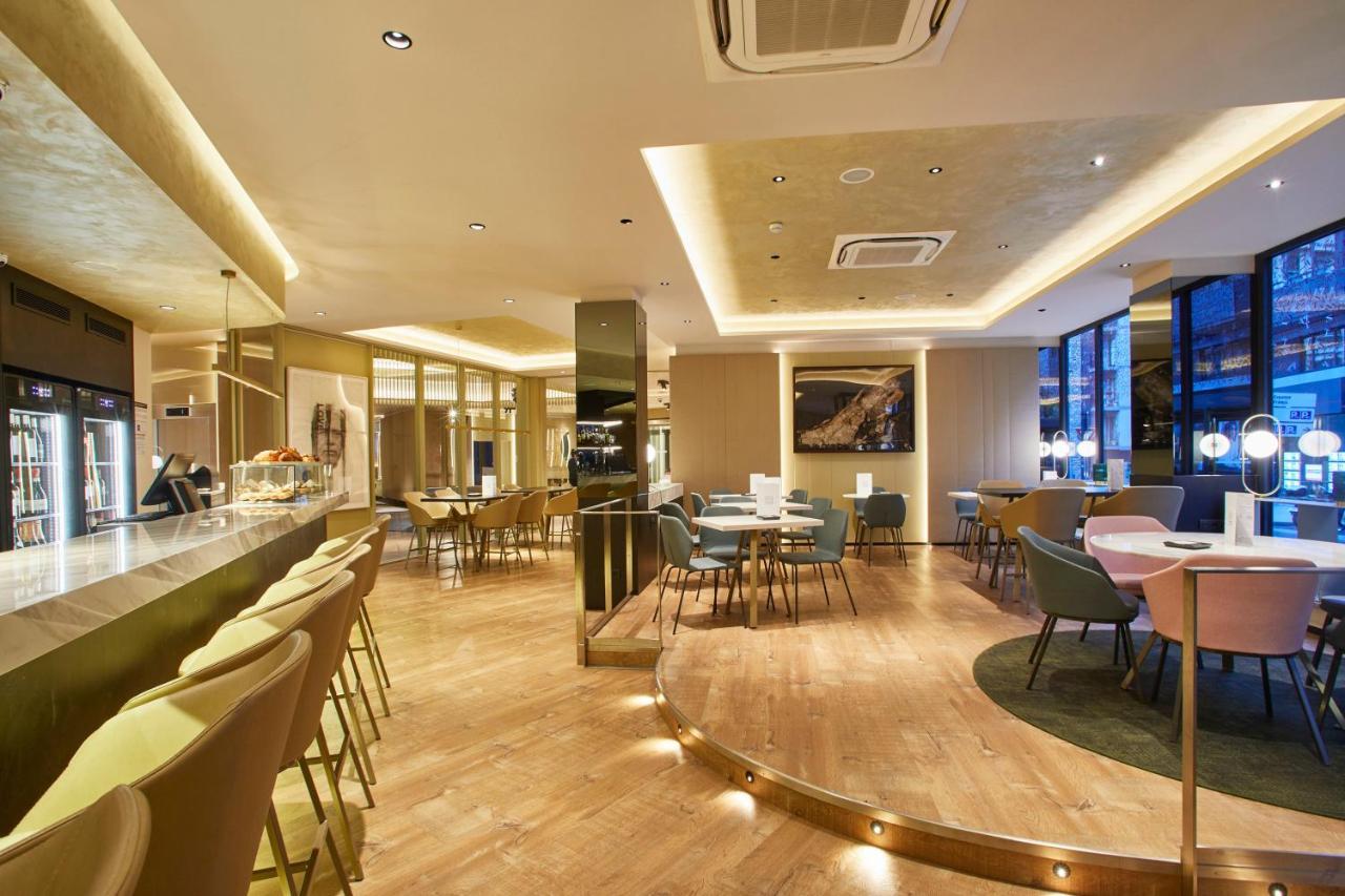 Grand Plaza Hotel & Wellness Ανδόρρα λα Βέγια Εξωτερικό φωτογραφία The lounge at London Heathrow Airport